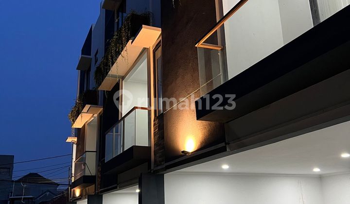 Rumah Baru Siaphuni Jakarta Pusat 3 Lantai Pinggir Jalan Sisa 1 Rumah Baru Siaphuni Jakarta Pusat 3 Lantai Pinggir Jalan Sisa 1