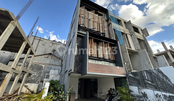 Rumah Baru 4 Lantai di Gatot Subroto Kuningan Jakarta Selatan Rumah Baru 4 Lantai di Gatot Subroto Kuningan Jakarta Selatan