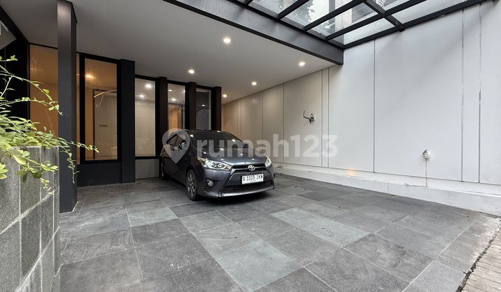 Luxurious 3-Story Residence in South Jakarta Ready to Occupancy with Strategic and Comfortable Location, Spacious Land, Prime Area.