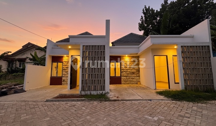 Siaphuni's House in Cinangka, Pondok Cabe, Near Pamulang Toll Road Busway Siaphuni's House in Cinangka, Pondok Cabe, Near Pamulang Toll Road Busway