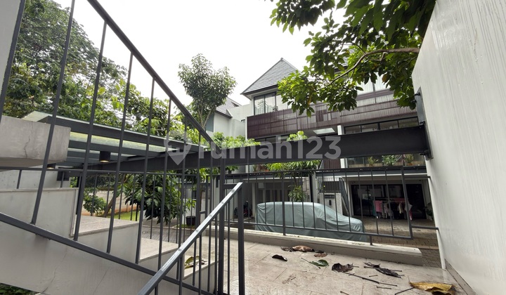 Rumah Ternyaman 3 Lantai Siap Huni di Lebak Bulus Jakarta Selatan Rumah Ternyaman 3 Lantai Siap Huni di Lebak Bulus Jakarta Selatan