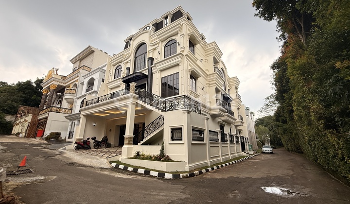 Rumah Baru 3 Lantai Lift Kolam Renang Pribadi di Cipete Jakarta 2