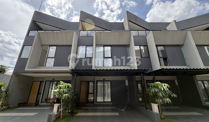 Dijual Brand New House Fasad Unik di Jagakarsa, Jakarta Selatan