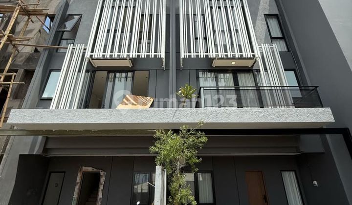 Rumah 4 Latantai di Jagakarsajakartaselatan DP 0% Dekat Tol KRL