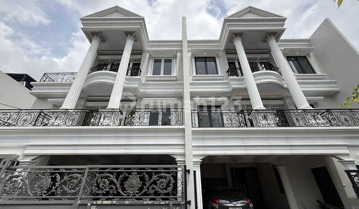 Brand New Modern Classic House, di Jagakarsa, Jakarta Selatan Brand New Modern Classic House, di Jagakarsa, Jakarta Selatan