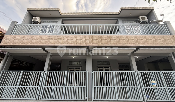 Rumah 2 Lantai Siap Huni di Cinere Depok - Gabungan 2 Rumah, 2 SHM, Diapit 2 Tol Rumah 2 Lantai Siap Huni di Cinere Depok - Gabungan 2 Rumah, 2 SHM, Diapit 2 Tol