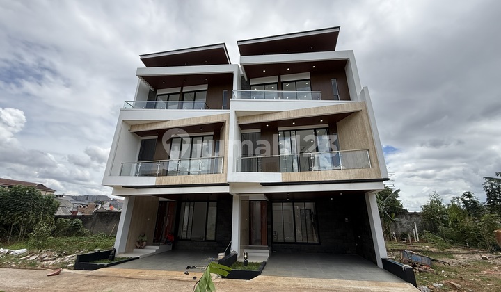 Rumah Baru Siaphuni di Jagakarsa Jakarta Selatan 3 Lantai Murah
