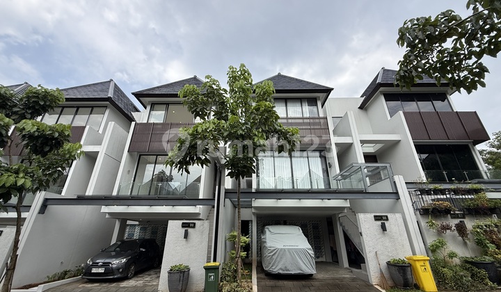 3-Story Safe & Comfortable Residence in Lebak Bulus, South Jakarta Complete Facilities, Toll & MRT Access, and Padel Court Available