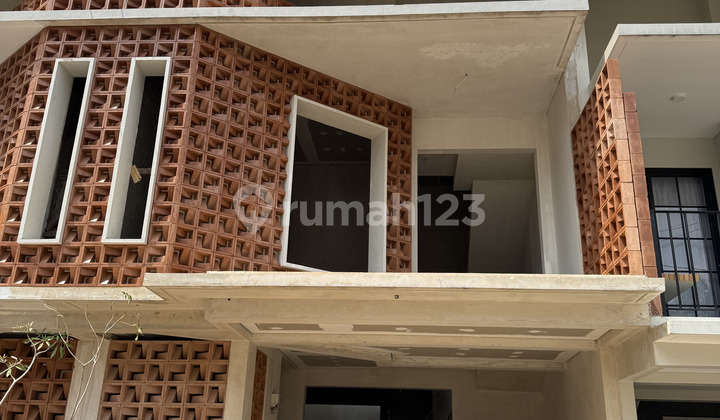 Rumah Baru 3 Lantai 1.4 M di Cluster Jagakarsa Dekat Tol DP 0