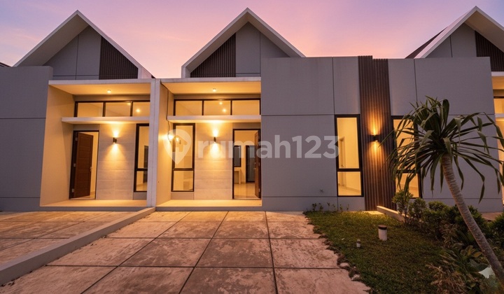 Ready-to-Occupy New House in Cinangka Depok, Large Cluster, Spacious Land