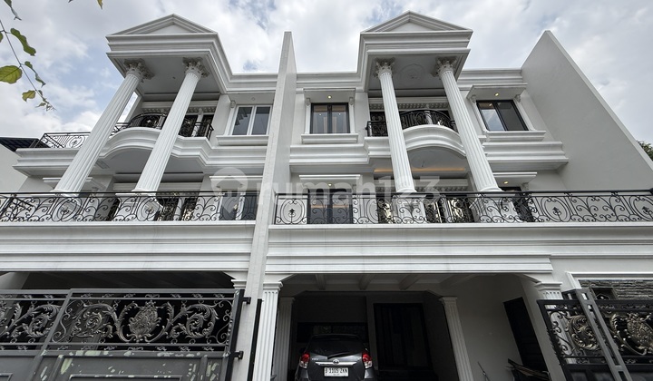 Brand New House Modern Classic 3 Lantai di Kebagusan Jakarta Selatan Area Strategis Akses 2 Mobil Bebas Banjir Brand New House Modern Classic 3 Lantai di Kebagusan Jakarta Selatan Area Strategis Akses 2 Mobil Bebas Banjir