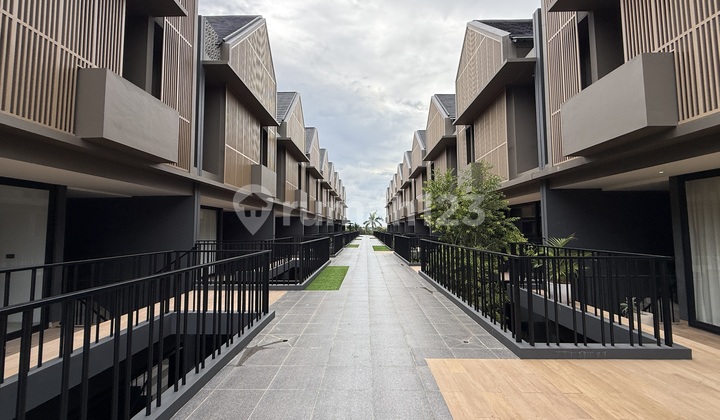 4-Story Luxury House Cheap in Cilandak, Double Decker Roadside 4-Story Luxury House Cheap in Cilandak, Double Decker Roadside