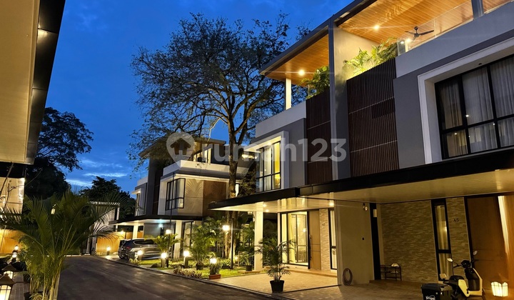 Ready-to-Occupy 3-Story House in Lebak Bulus Near MRT Cheapest Toll
