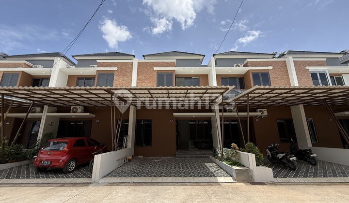 Comfortable and Clean Residence in Cibubur, East Jakarta, Near LRT Harjamukti