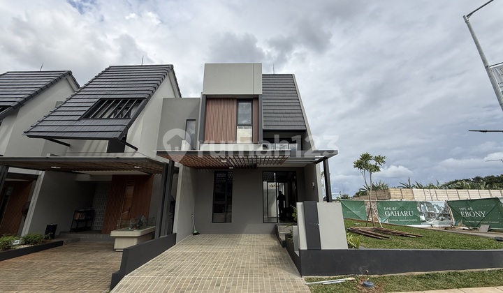 Rumah 2 Lantai Siap Huni Full Fasilitas di Bsd Tangerang Selatan.