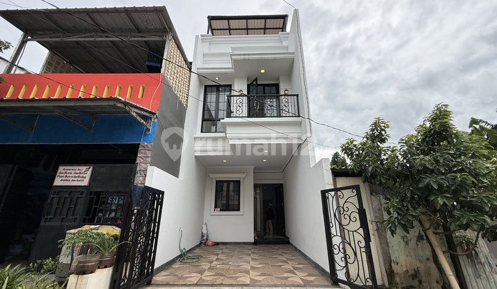 Rumah Termurah 3 Lantai di Jagakarsa Rooftop Luas Dekat Tol KRL 2