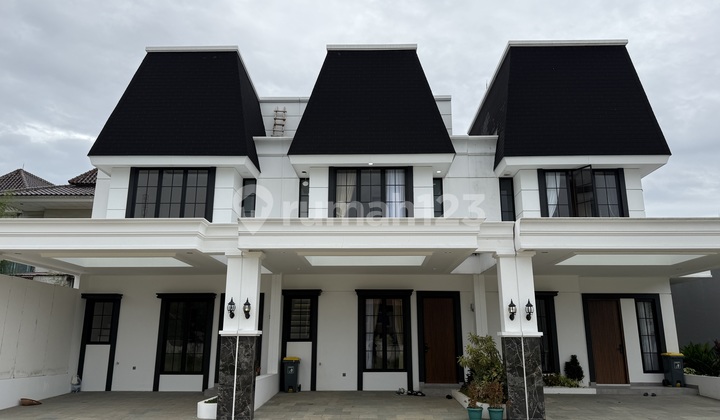 American Classic Concept House in Lebak Bulus, South Jakarta with Spacious Land and Strategic Access, the Most Affordable House in Lebak Bulus, South Jakarta