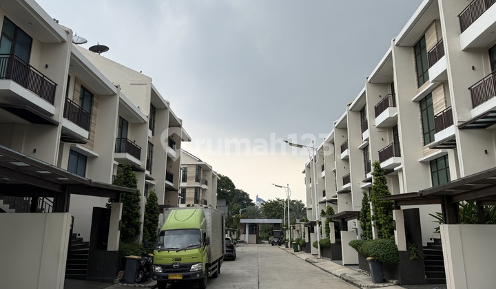 Siaphuni House, Pondok Indah, South Jakarta, 4 Floors, Private Elevator