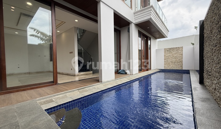 Rumah Siaphuni 4 LT Rooftop Private Pool Jakarta Selatan Dkt Tol 2