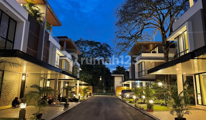 Ready-to-Occupy 3-Story House in Lebak Bulus Near MRT Cheapest Toll