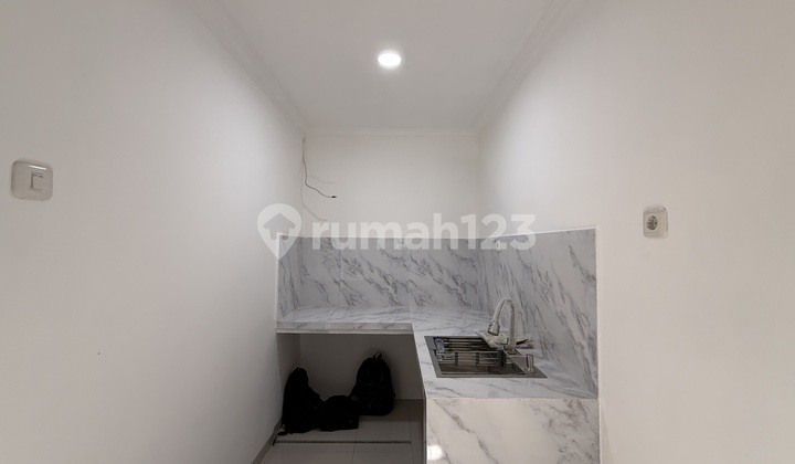 Modern Minimalis 3 Lantai Split Level Rooftop Pamulang Dekat MRT