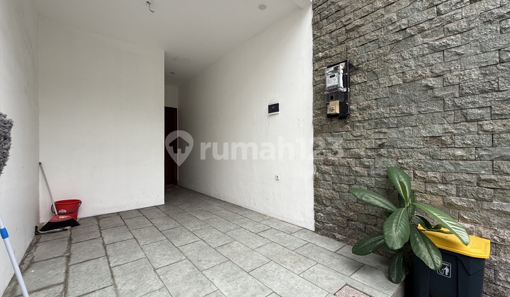 Modern Classic House, Near Jorr Toll Road in Pejaten, South Jakarta 2