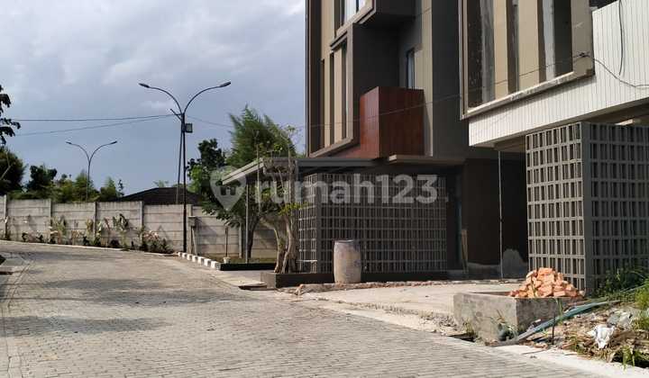 Luxury House on Hangjebat Street, Pekanbaru City 2