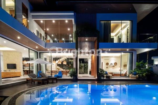 Luxury 4 Bedroom Villa in Canggu with 36 Years Leasehold (206v) Luxury 4 Bedroom Villa in Canggu with 36 Years Leasehold (206v)