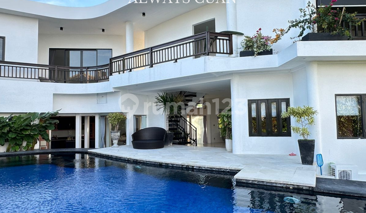 Luxury Villa dengan View Pantai Dijual Lokasi Nusa Dua