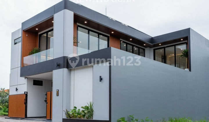 Luxury Modern Villa with Private Swimming Pool for Sale