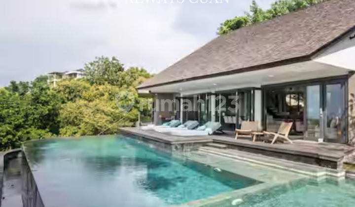 Villa dengan 6 Kamar Tidur Dijual Lokasi Labuan Sait