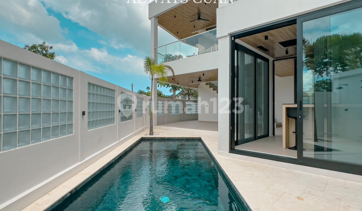 Smart Solar-Powered Luxury Villa Lokasi Pererenan Dijual