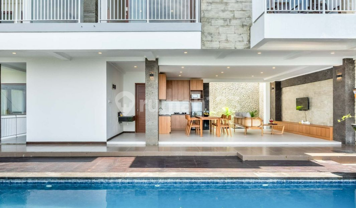 Rent a villa in Jimbaran near GWK, with full sea view.