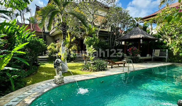 2-Story House for Sale on Jl Semer, Kerobokan 1