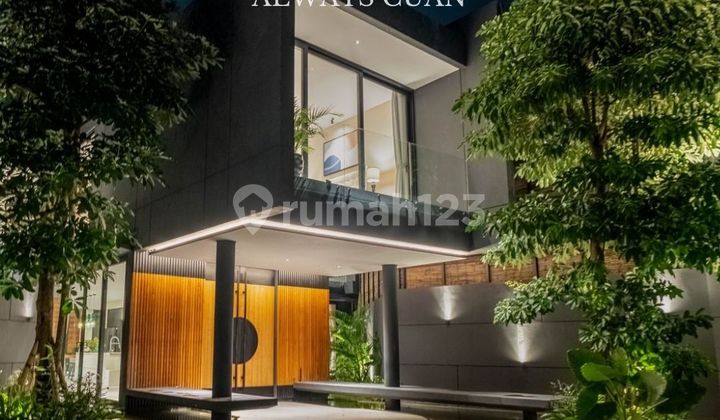 Luxury Villa with 5-Star Facilities Luxury Villa with 5-Star Facilities