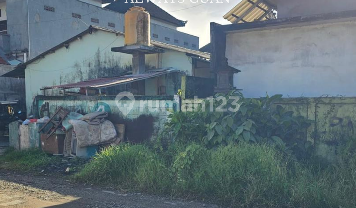 Bonus Land with Boarding House Building for Sale, Location Padangsambian