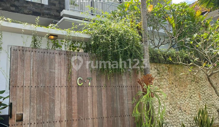 Two-Story House for Sale in Taman Sakura Jimbaran.