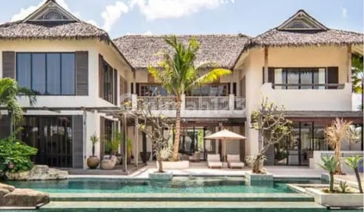 Vila Mewah 6 Kamar Tidur Lokasi Jl Pantai Seseh, Munggu Dijual