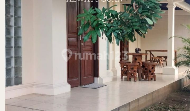 Rumah dengan 5 Kamar Tidur dan 5 Kamar Mandi Dijual