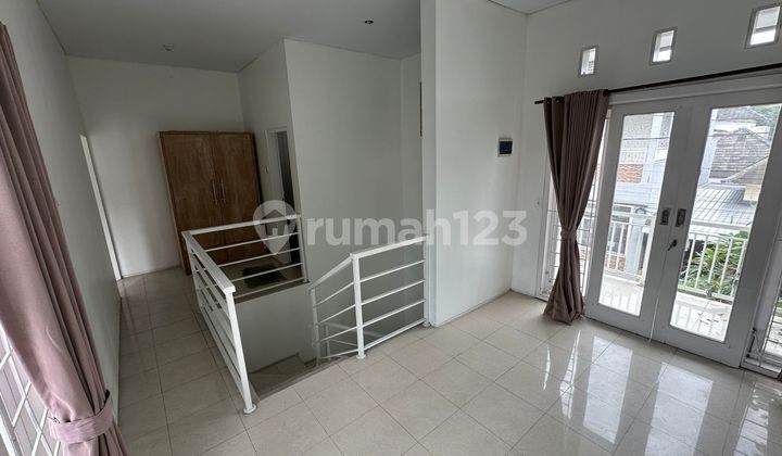 Rumah 2 Lantai dengan 3 Kamar Tidur Disewakan Area Dalung 2