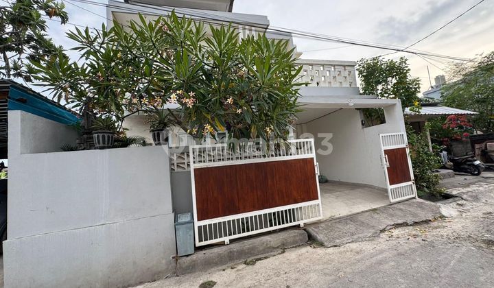 Rumah Dua Lantai Lokasi Hang Tuah Renon Dijual 2