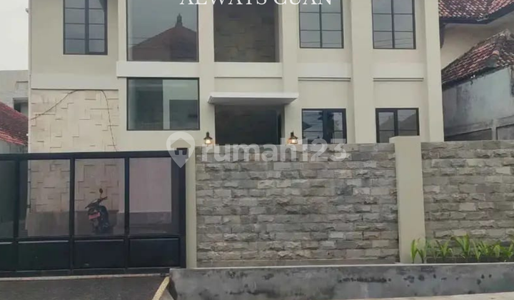 Rumah Baru dengan 5 Kamar Tidur Lokasi Gatsu Timur Dijual Rumah Baru dengan 5 Kamar Tidur Lokasi Gatsu Timur Dijual