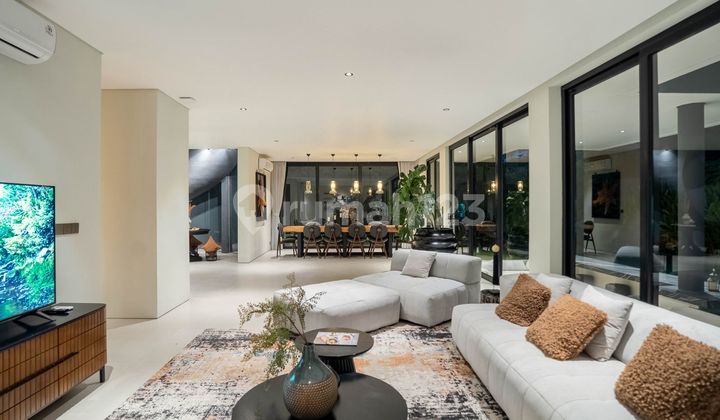 Luxury Villa with 5-Star Facilities Luxury Villa with 5-Star Facilities