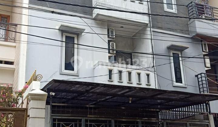 Ruko Hunian 4 Lantai, Jalan Lebar, Furnish, Dan Bebas Banjir.