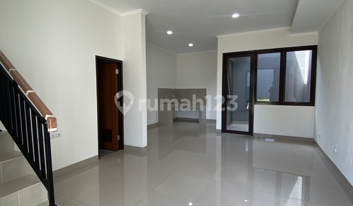 Rumah 2 Lantai Modern Siap Huni di Pamulang SHM Bagus 2