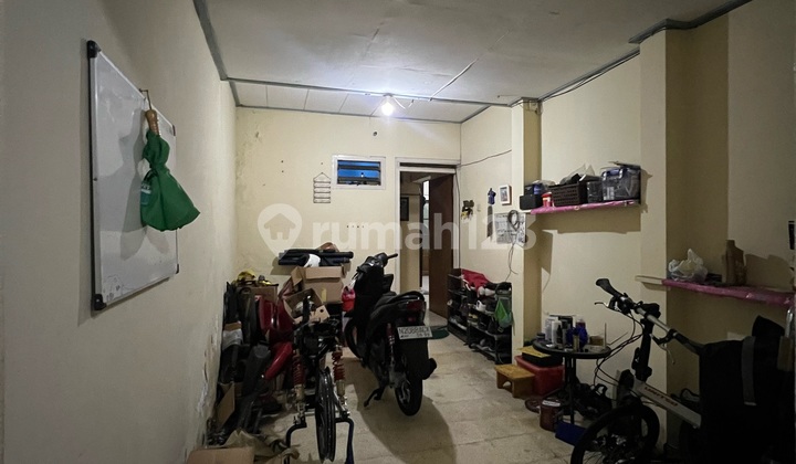 Maximum Profit! 1.5-Story House with 5 Bedrooms in the Heart of Education in Malang - Near UB & Polinema! Freehold Title in Lowokwaru