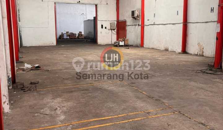 Good Warehouse on Jalan Laksda Adi Sucipto