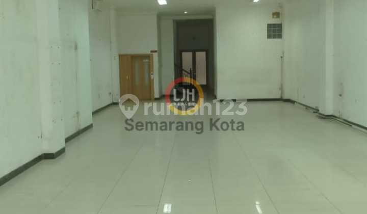 Nice shophouse on Gajahmada street