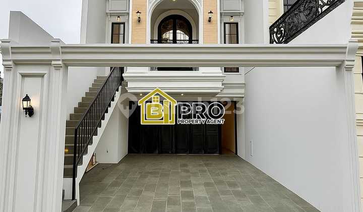 Dijual Rumah di Jagakarsa Jakarta Selatan dengan Kolam Renang 2