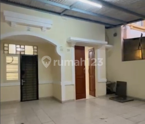 SHM House Strategic Location in Kalideres, West Jakarta SHM House Strategic Location in Kalideres, West Jakarta